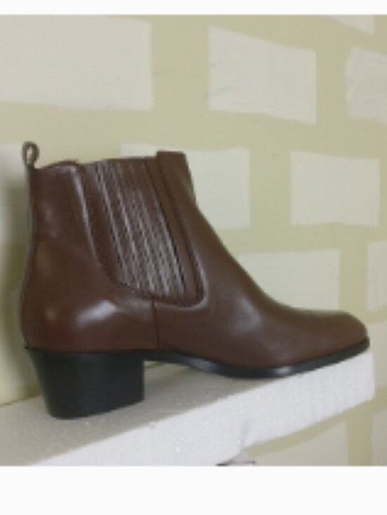 J. Crew Shoes - Leather Boot Beatles boot J.Crew Chelsea Boot 100%LEATHER in & out Wmn 8us NEW